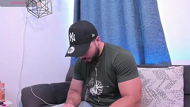 Snapshot of SebastianVilla_ chatting on February 25, 2025, 3:31 pm SebastianVilla online show from February 25, 2025, 3:31 pm