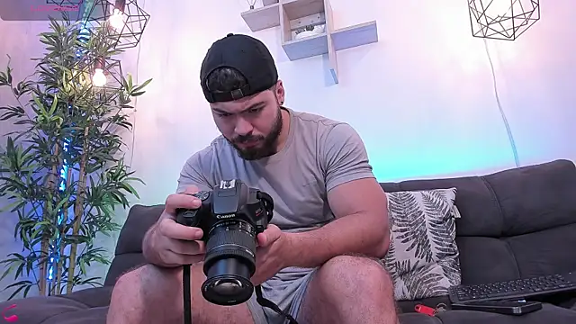 Snapshot of SebastianVilla_ chatting on March 1, 2025, 1:40 pm SebastianVilla online show from March 1, 2025, 1:40 pm