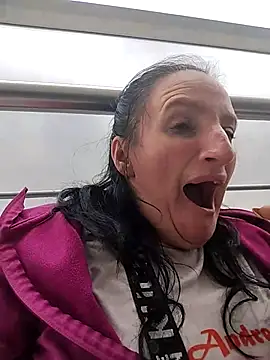 Andrefoxx  online show from October 31, 2025, 4:36 pm