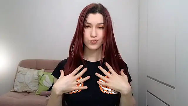 AliciaNewell online show from October 31, 2025, 2:57 pm