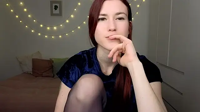 AliciaNewell online show from April 3, 2026, 5:08 pm