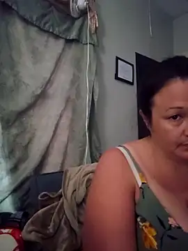 sweetkitty111 online show from April 17, 2026, 11:07 pm