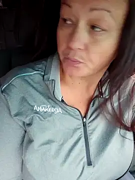 sweetkitty111 online show from October 30, 2025, 5:32 pm