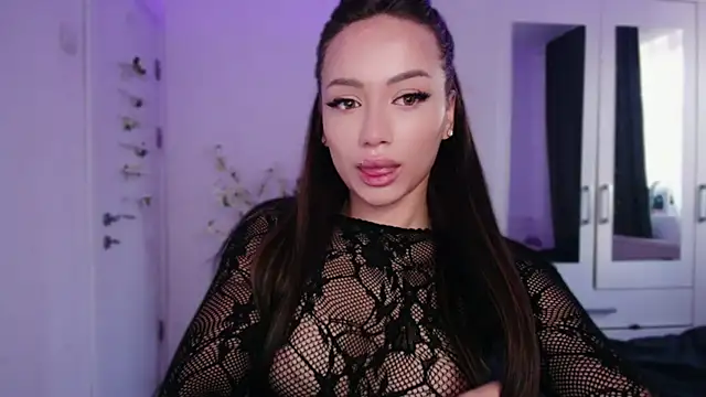 KaylaLaine online show from November 1, 2025, 6:41 am