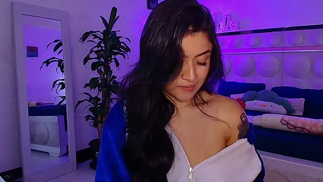 lucianaroy online show from October 9, 2025, 5:35 pm