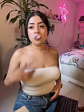 lucianaroy online show from June 1, 2026, 9:58 pm