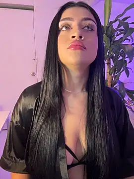 lucianaroy online show from November 23, 2025, 3:05 am