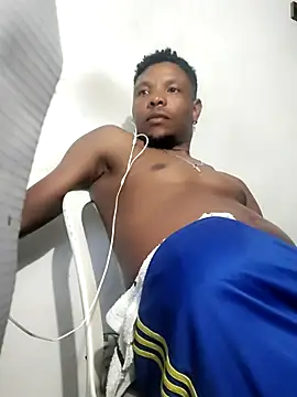 hugo3918  online show from February 9, 2026, 2:09 am