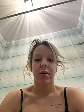 Snapshot of LikaCat chatting on December 22, 2025, 3:39 am LikaCat online show from December 22, 2025, 3:39 am