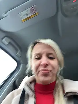 Snapshot of LikaCat chatting on January 12, 2026, 3:13 am LikaCat online show from January 12, 2026, 3:13 am