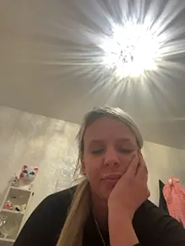 Snapshot of LikaCat chatting on January 16, 2026, 3:21 am LikaCat online show from January 16, 2026, 3:21 am