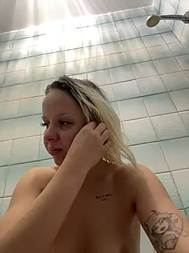 Snapshot of LikaCat chatting on March 2, 2026, 3:29 am LikaCat online show from March 2, 2026, 3:29 am