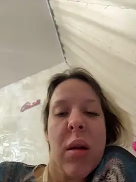 Snapshot of LikaCat chatting on February 11, 2026, 4:12 am LikaCat online show from February 11, 2026, 4:12 am