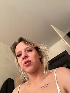 Snapshot of LikaCat chatting on February 21, 2026, 4:36 am LikaCat online show from February 21, 2026, 4:36 am