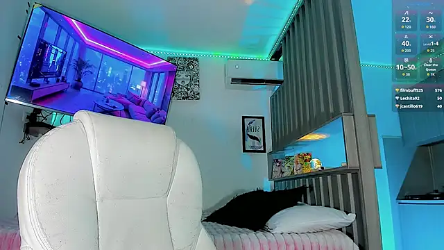 Ashlycuute online show from November 16, 2025, 7:02 am