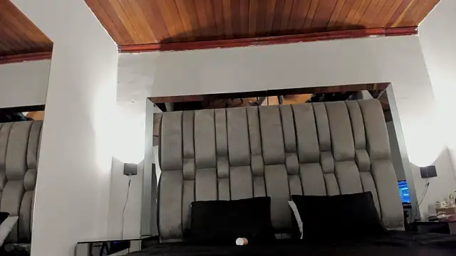 Snapshot of NikkySmiith chatting on November 7, 2025, 11:37 am NikkySmiith online show from November 7, 2025, 11:37 am