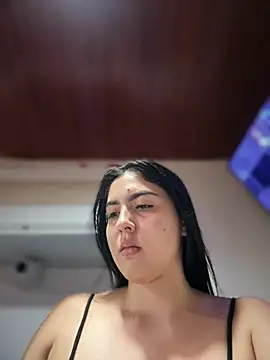 MarianaBenz online show from February 4, 2026, 11:55 pm