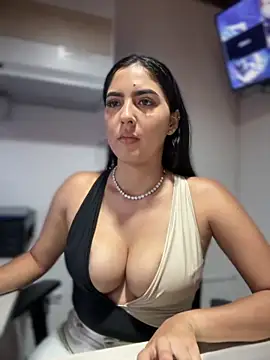 MarianaBenz online show from October 27, 2025, 11:49 pm