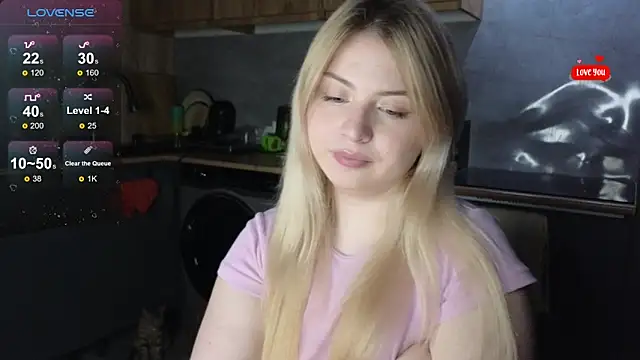 Snapshot of shy_blondiee chatting on June 3, 2026, 10:36 pm shy blondiee online show from June 3, 2026, 10:36 pm