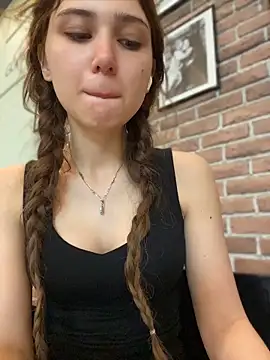QuitieLia online show from May 14, 2026, 7:49 am