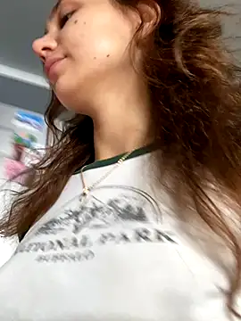 QuitieLia online show from October 28, 2025, 8:24 am