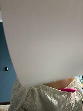 Snapshot of QuitieLia chatting on February 4, 2026, 7:14 am QuitieLia online show from February 4, 2026, 7:14 am