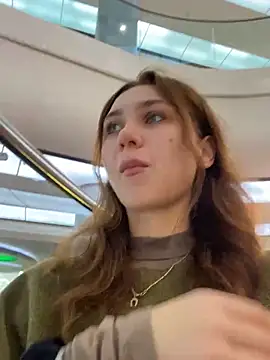 QuitieLia online show from October 30, 2025, 8:23 am