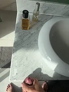 cagoulegrosse online show from March 15, 2026, 9:16 am