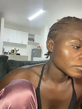 Snapshot of petiteebony_81 chatting on February 11, 2026, 7:25 pm petiteebony 81 online show from February 11, 2026, 7:25 pm