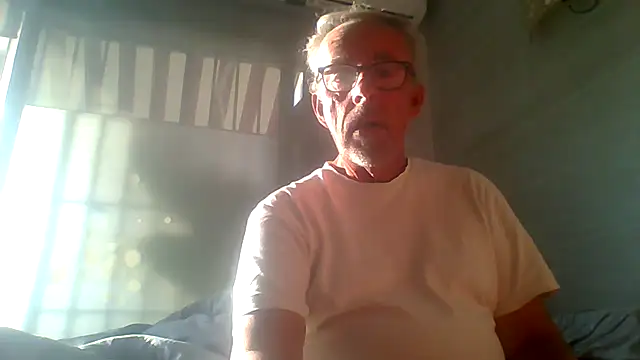 Snapshot of tuggy59 chatting on November 2, 2025, 7:46 am tuggy59 online show from November 2, 2025, 7:46 am