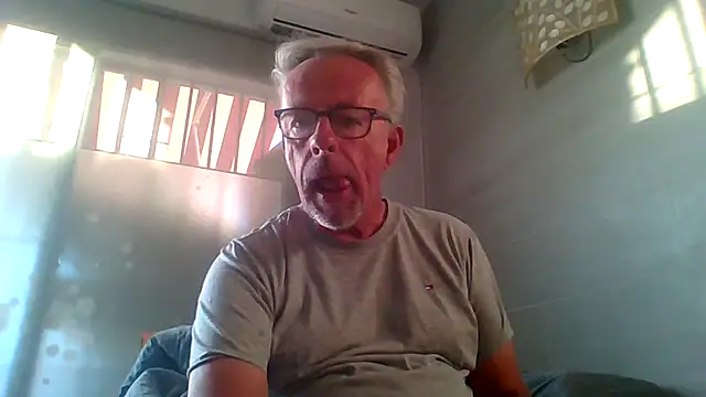 Snapshot of tuggy59 chatting on November 11, 2025, 7:25 am tuggy59 online show from November 11, 2025, 7:25 am