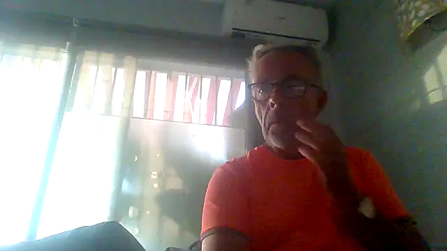 Snapshot of tuggy59 chatting on October 29, 2025, 7:18 am tuggy59 online show from October 29, 2025, 7:18 am