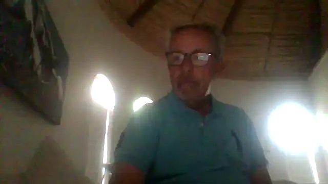 Snapshot of tuggy59 chatting on October 16, 2025, 5:05 am tuggy59 online show from October 16, 2025, 5:05 am