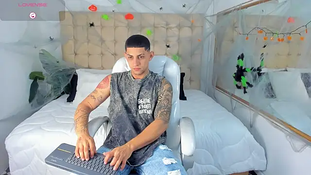 Alex cute77 online show from October 7, 2025, 11:55 am