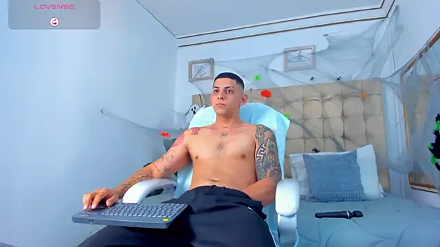 Alex cute77 online show from November 1, 2025, 10:53 am