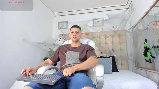 Alex cute77 online show from October 15, 2025, 10:45 am