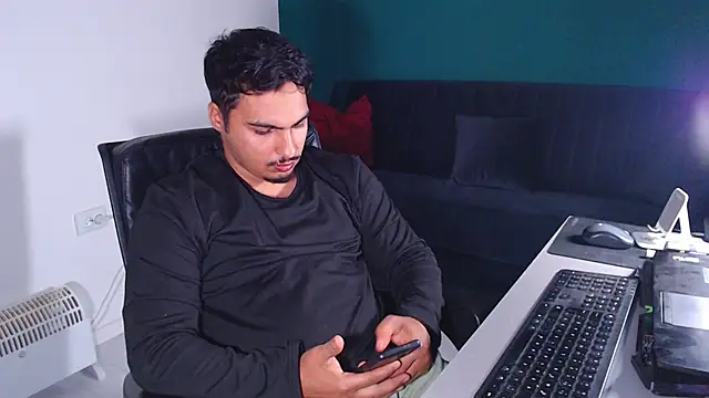 Snapshot of ZenoBaro1 chatting on February 4, 2025, 1:59 pm ZenoBaro1 online show from February 4, 2025, 1:59 pm