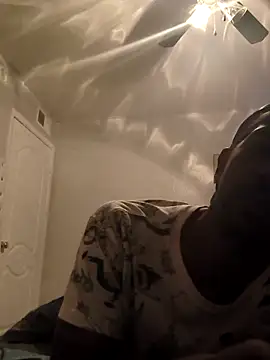 Snapshot of icyMike43 chatting on February 16, 2026, 3:32 pm icyMike43 online show from February 16, 2026, 3:32 pm