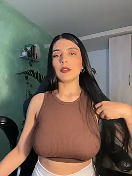 CristalCerati online show from September 10, 2025, 9:47 pm