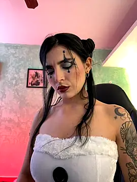 CristalCerati online show from October 11, 2025, 6:20 pm