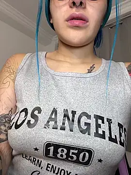 kaoticblue  online show from June 12, 2026, 1:03 am