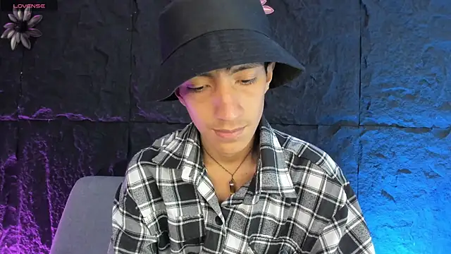 Snapshot of DereckCooperr chatting on February 17, 2026, 10:40 pm DereckCooperr online show from February 17, 2026, 10:40 pm