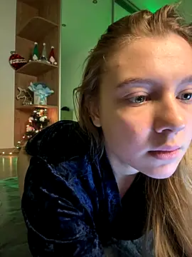 freiiaflower online show from December 2, 2025, 4:41 pm