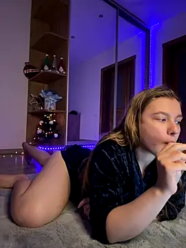 freiiaflower online show from December 4, 2025, 9:47 pm