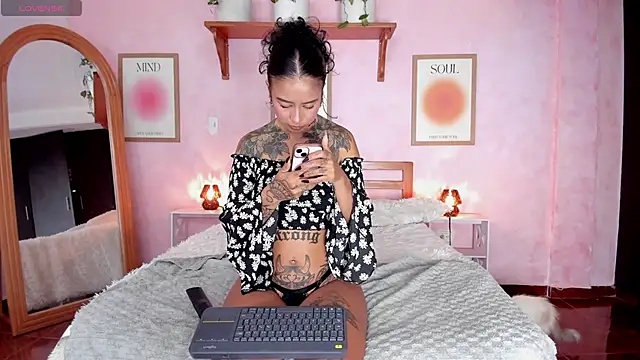 AliceBanks online show from October 14, 2025, 11:22 am