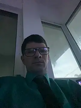 Snapshot of Juliano2289 chatting on July 18, 2026, 11:52 am Juliano2289 online show from July 18, 2026, 11:52 am