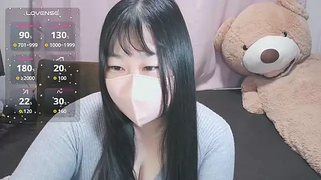 yuinyan3150 online show from December 4, 2025, 10:42 pm