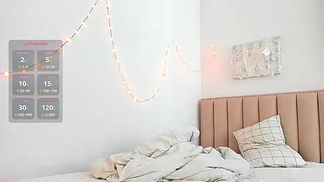 Snapshot of TrES-2b chatting on February 18, 2026, 8:44 am TrES-2b online show from February 18, 2026, 8:44 am