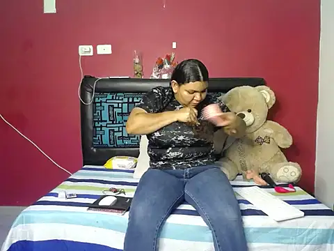 karolhot916 online show from February 25, 2026, 12:11 am