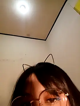 Snapshot of Chall_mee chatting on April 4, 2026, 4:13 pm Chall mee online show from April 4, 2026, 4:13 pm